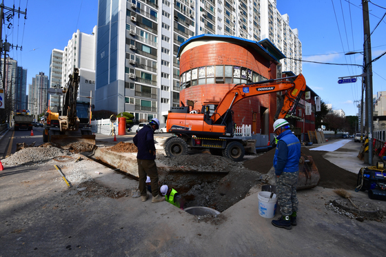 시민들 사전 예고 없는 공사 불만