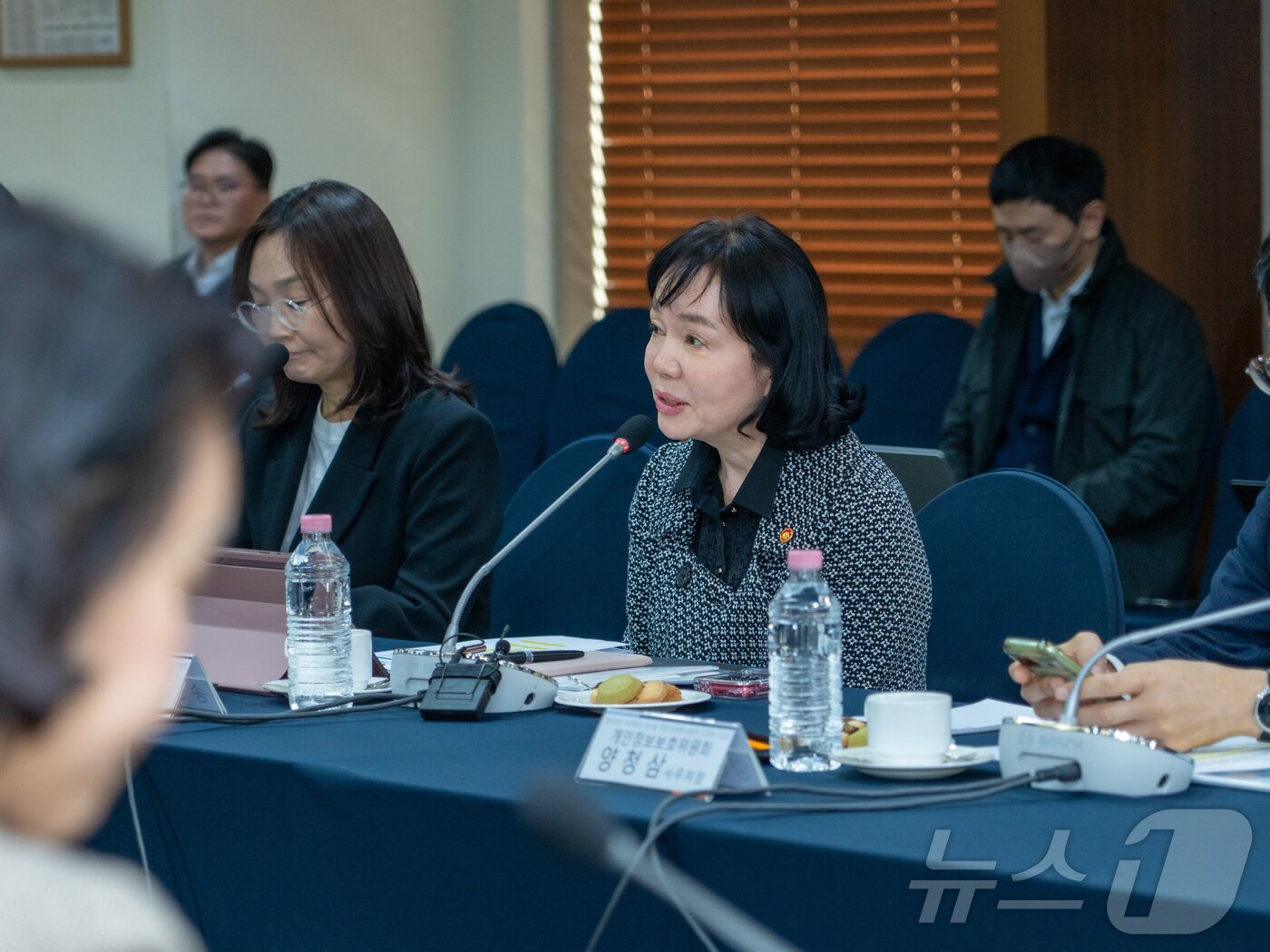 본문 이미지 - 송경희 개인정보보호위원장이 4일 서울 중구 한국프레스센터에서 열린 생성형 AI 분야 개인정보 처리방침 개선을 위한 간담회에서 발언하고 있다. (개보위 제공)