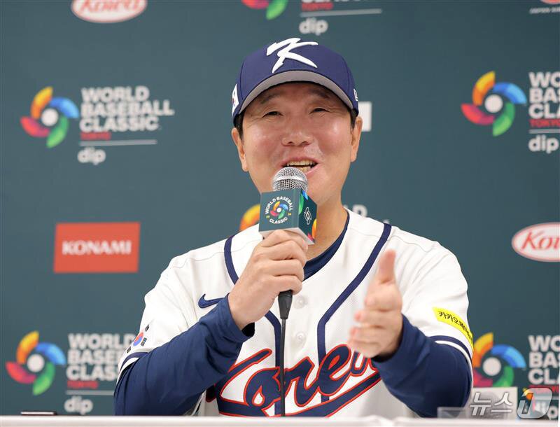 본문 이미지 - 류지현 2026 월드베이스볼클래식(WBC) 대한민국 국가대표팀 감독이 4일 일본 도쿄돔에서 체코와의 1차전 경기를 하루 앞두고 기자회견을 하고 있다. (WBC 사무국 제공. 재판매 및 DB금지) 2026.3.4 ⓒ 뉴스1