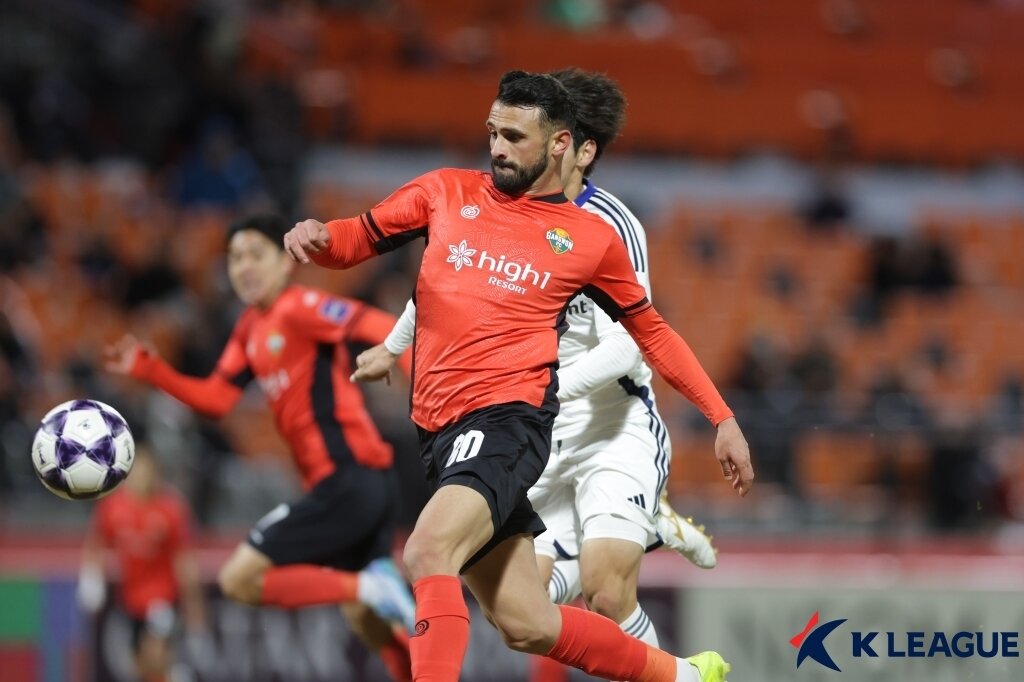 본문 이미지 - 강원FC의 아부달라 (한국프로축구연맹 제공)