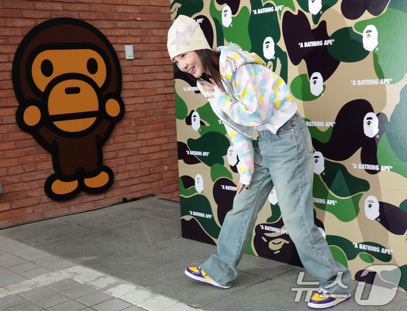 (서울=뉴스1) 권현진 기자 = 2NE1(투애니원) 산다라박이 4일 서울 강남구 한 매장에서 열린 그랜드 오픈 행사에 참석해 인사를 하고 있다. 2026.3.4/뉴스1