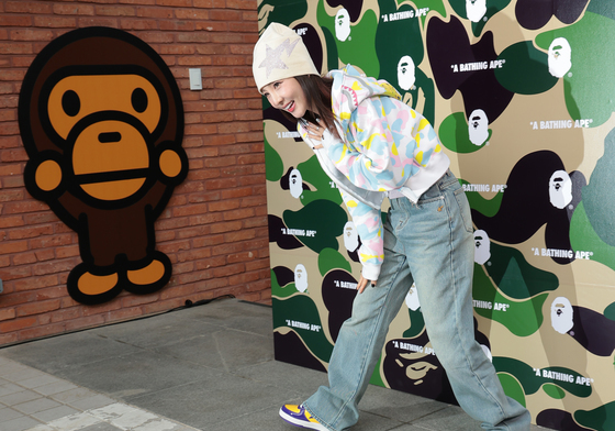 인사하는 산다라박