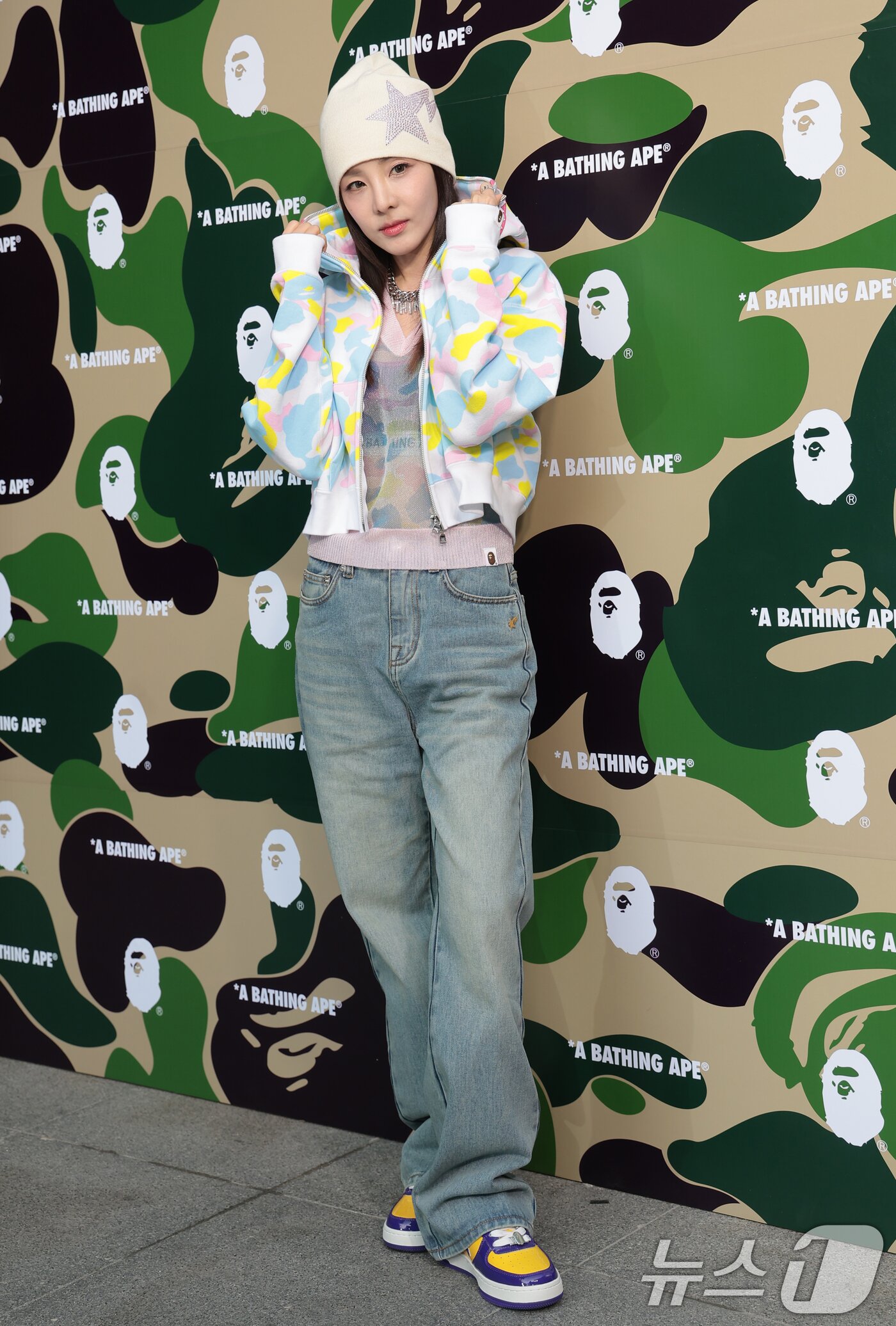 본문 이미지 - 2NE1(투애니원) 산다라박이 4일 서울 강남구 한 매장에서 열린 그랜드 오픈 행사에 참석해 포즈를 취하고 있다. ⓒ 뉴스1 권현진 기자