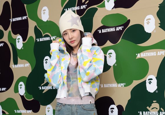 투애니원 산다라박, 시크한 눈빛