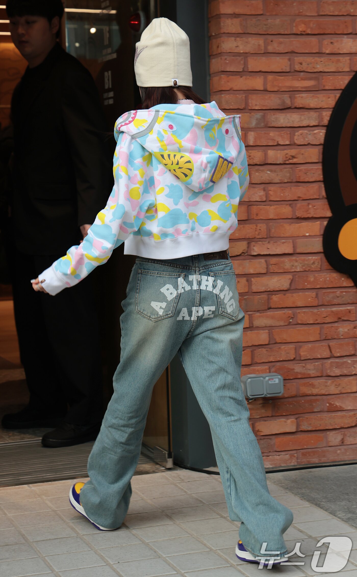 본문 이미지 - 2NE1(투애니원) 산다라박이 4일 서울 강남구 한 매장에서 열린 그랜드 오픈 행사에 참석하고 있다. ⓒ 뉴스1 권현진 기자