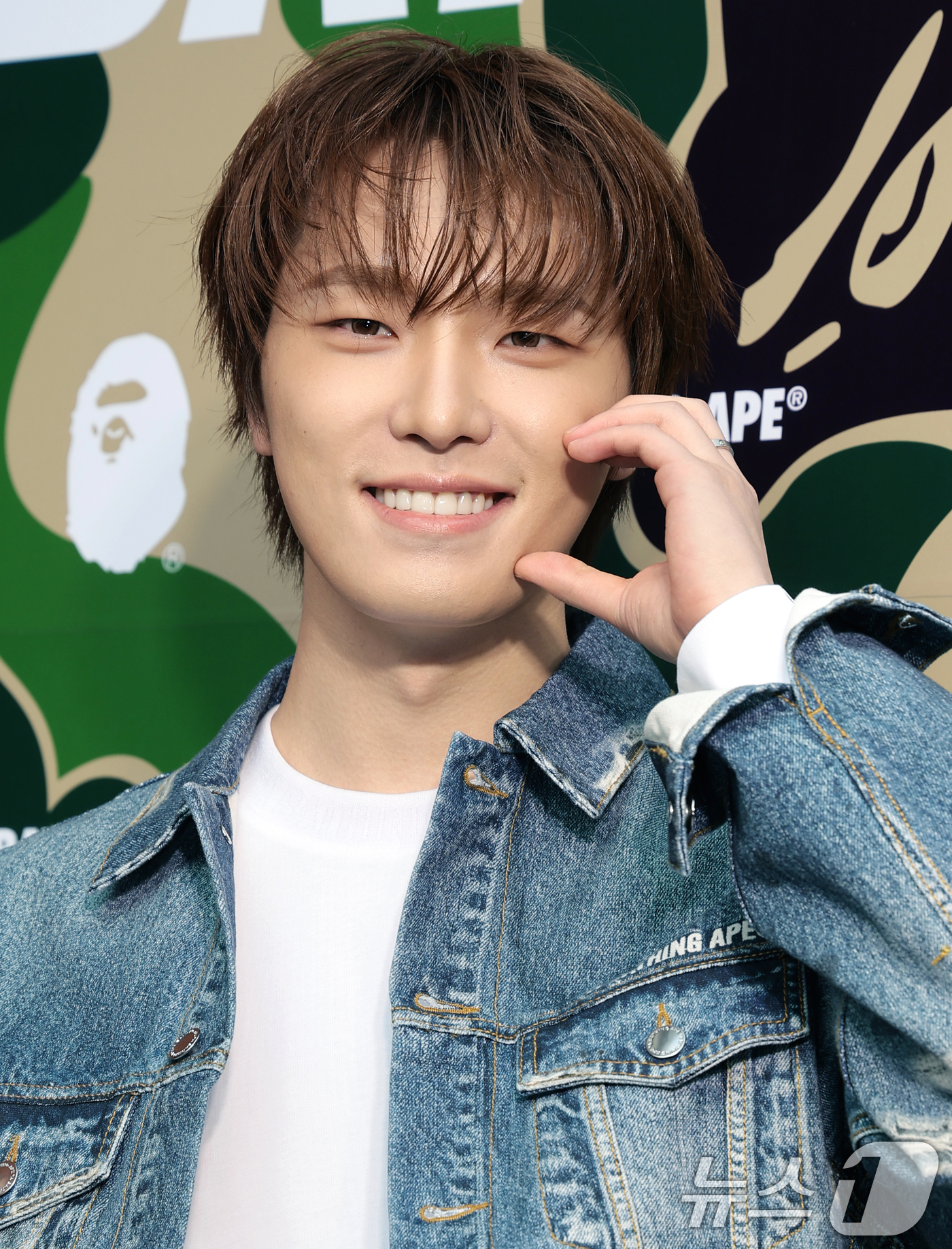 (서울=뉴스1) 권현진 기자 = 세븐틴 디노가 4일 서울 강남구 한 매장에서 열린 그랜드 오픈 행사에 참석해 포즈를 취하고 있다. 2026.3.4/뉴스1