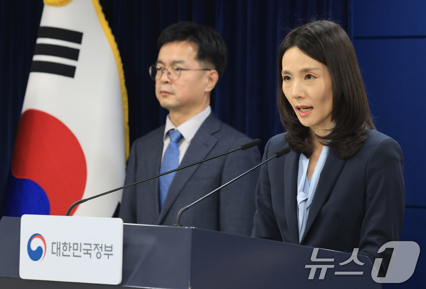 (서울=뉴스1) 임세영 기자 = 김진아 외교부 2차관이 4일 서울 종로구 정부서울청사에서 중동 상황점검 긴급 관계부처회의 관련 브리핑을 하고 있다.  2026.3.4/뉴스1