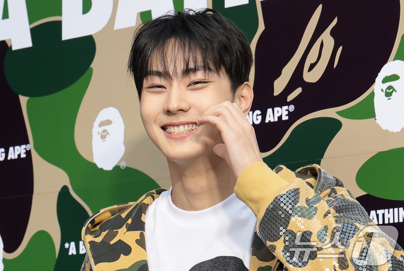 (서울=뉴스1) 권현진 기자 = 엔하이픈 정원이 4일 서울 강남구 한 매장에서 열린 그랜드 오픈 행사에 참석해 미소를 짓고 있다. 2026.3.4/뉴스1