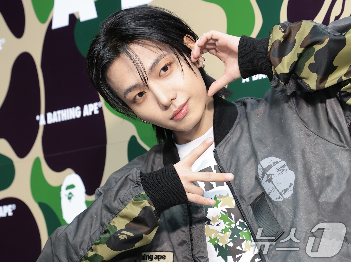 (서울=뉴스1) 권현진 기자 = 보이넥스트도어 명재현이 4일 서울 강남구 한 매장에서 열린 그랜드 오픈 행사에 참석해 포즈를 취하고 있다. 2026.3.4/뉴스1