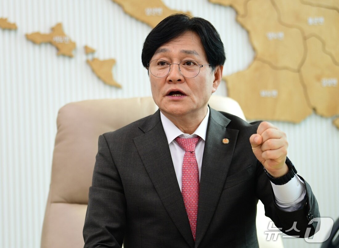 본문 이미지 - 박용철 강화군수가 뉴스1과 인터뷰를 진행하고 있다. (강화군 제공.재판매 및 DB금지)