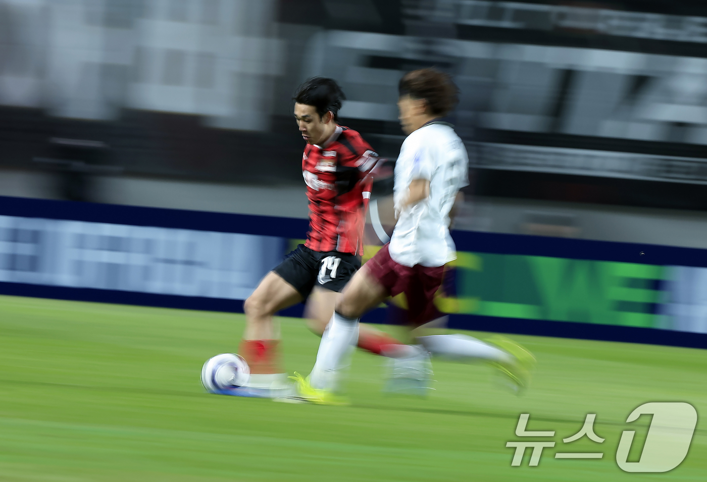 (서울=뉴스1) 박정호 기자 = 4일 오후 서울시 마포구 월드컵로 서울월드컵경기장에서 열린 아시아축구연맹(AFC) 챔피언스리그 엘리트(ACLE) 16강 1차전 FC서울과 비셀 고베 …