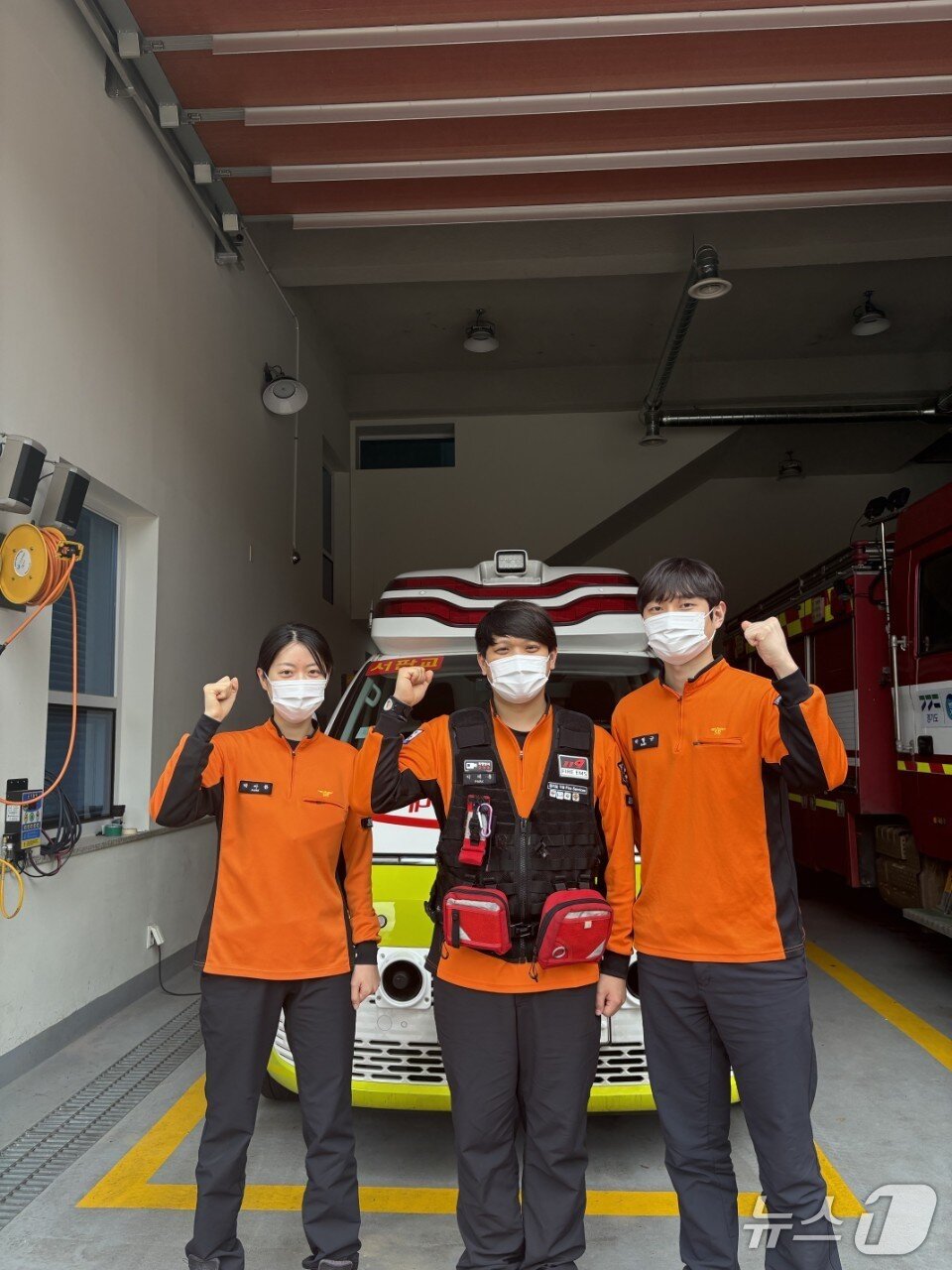 본문 이미지 - 경기 분당소방서 서판교119안전센터 소속 박아름 소방사(왼쪽부터), 박태훈 소방교 , 백형규 소방장. (분당소방서 제공. 재판매 및 DB 금지) 2026.3.4/뉴스1