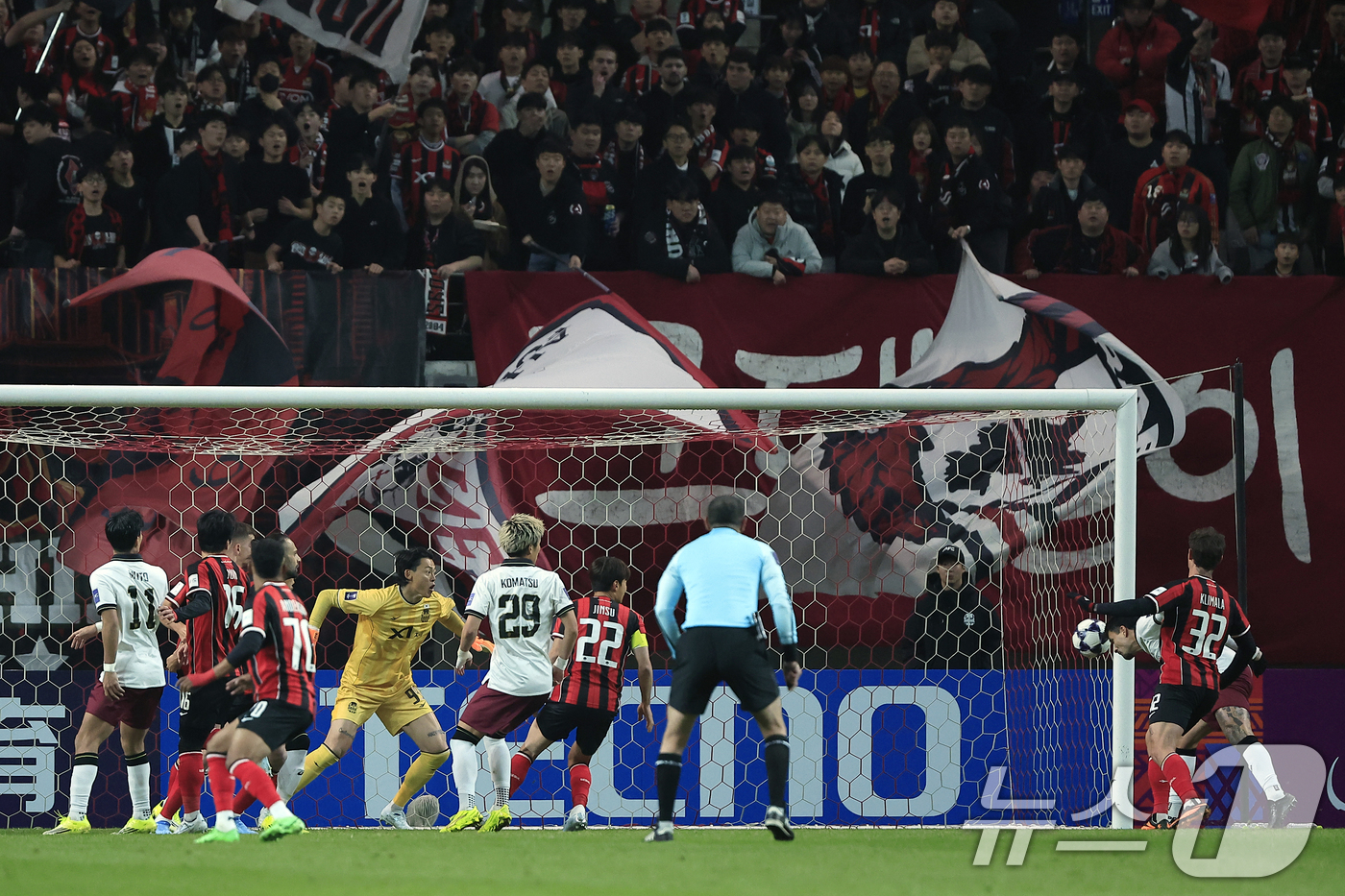 (서울=뉴스1) 박정호 기자 = 4일 오후 서울시 마포구 월드컵로 서울월드컵경기장에서 열린 아시아축구연맹(AFC) 챔피언스리그 엘리트(ACLE) 16강 1차전 FC서울과 비셀 고베 …