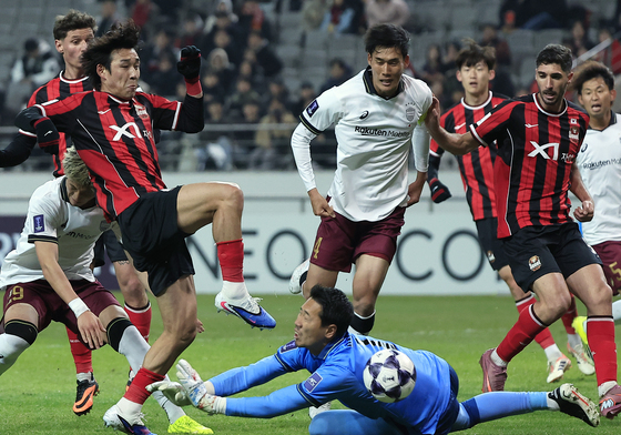 송민규 '얼굴을 찰 순 없어'