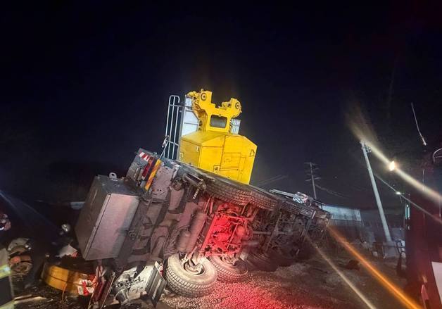 시흥 크레인 업체 주기장서 차량용 크레인 전도…40대 근로자 중상