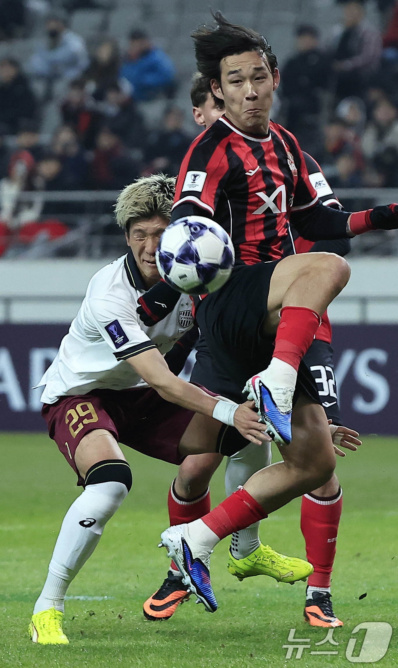 (서울=뉴스1) 박정호 기자 = 4일 오후 서울시 마포구 월드컵로 서울월드컵경기장에서 열린 아시아축구연맹(AFC) 챔피언스리그 엘리트(ACLE) 16강 1차전 FC서울과 비셀 고베 …