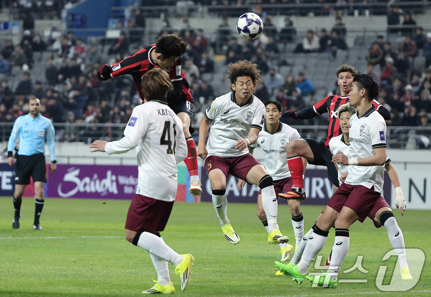 (서울=뉴스1) 박정호 기자 = 4일 오후 서울시 마포구 월드컵로 서울월드컵경기장에서 열린 아시아축구연맹(AFC) 챔피언스리그 엘리트(ACLE) 16강 1차전 FC서울과 비셀 고베 …