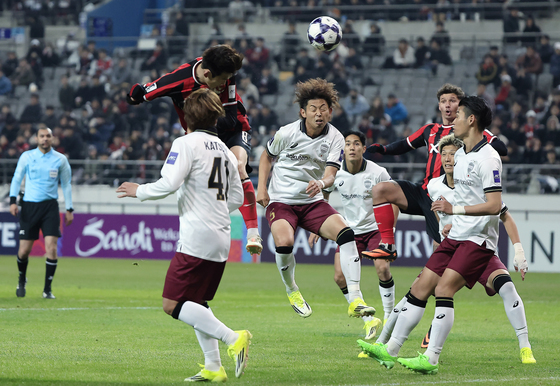 이승모 '들어가라'