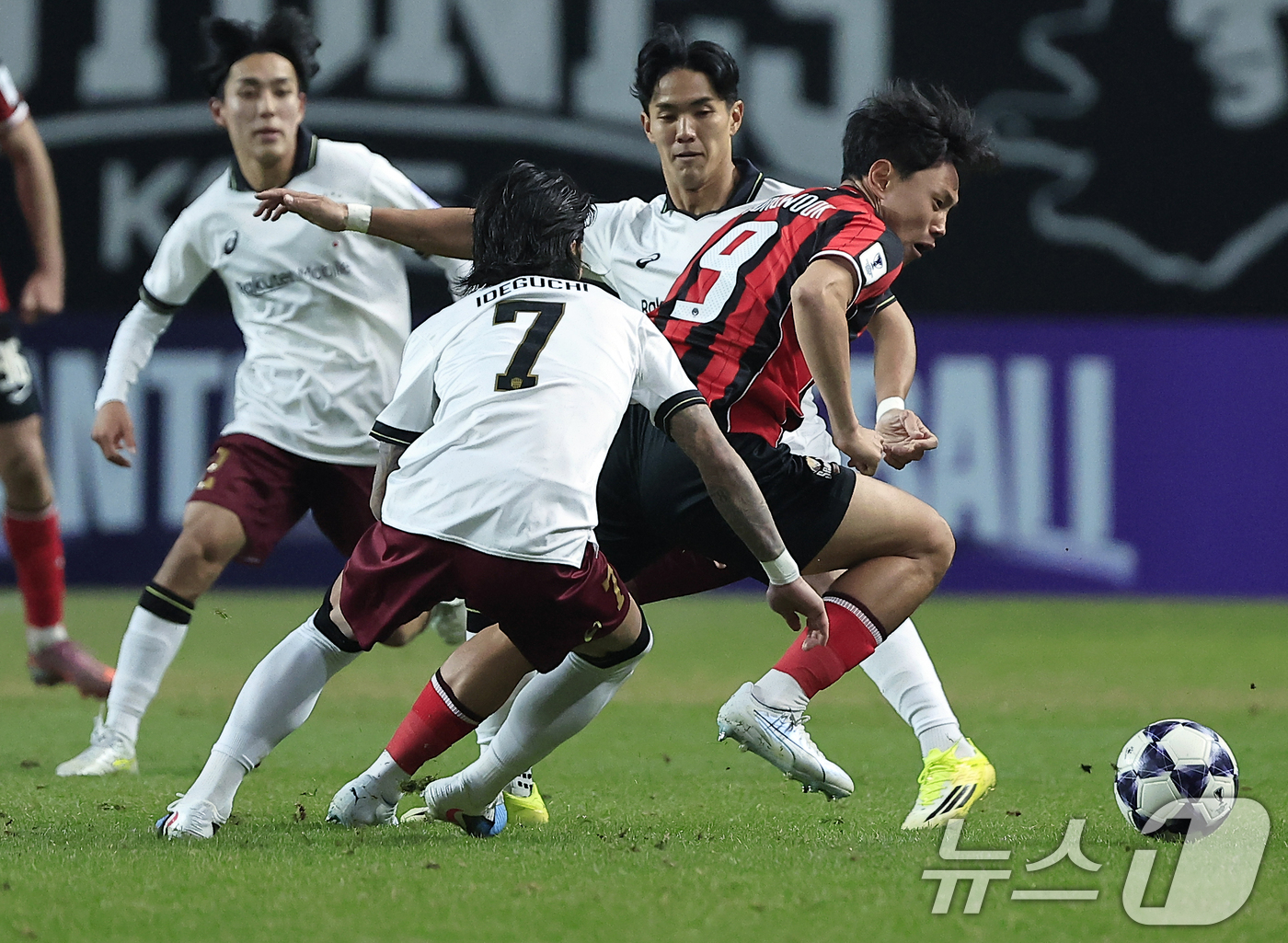 (서울=뉴스1) 박정호 기자 = 4일 오후 서울시 마포구 월드컵로 서울월드컵경기장에서 열린 아시아축구연맹(AFC) 챔피언스리그 엘리트(ACLE) 16강 1차전 FC서울과 비셀 고베 …