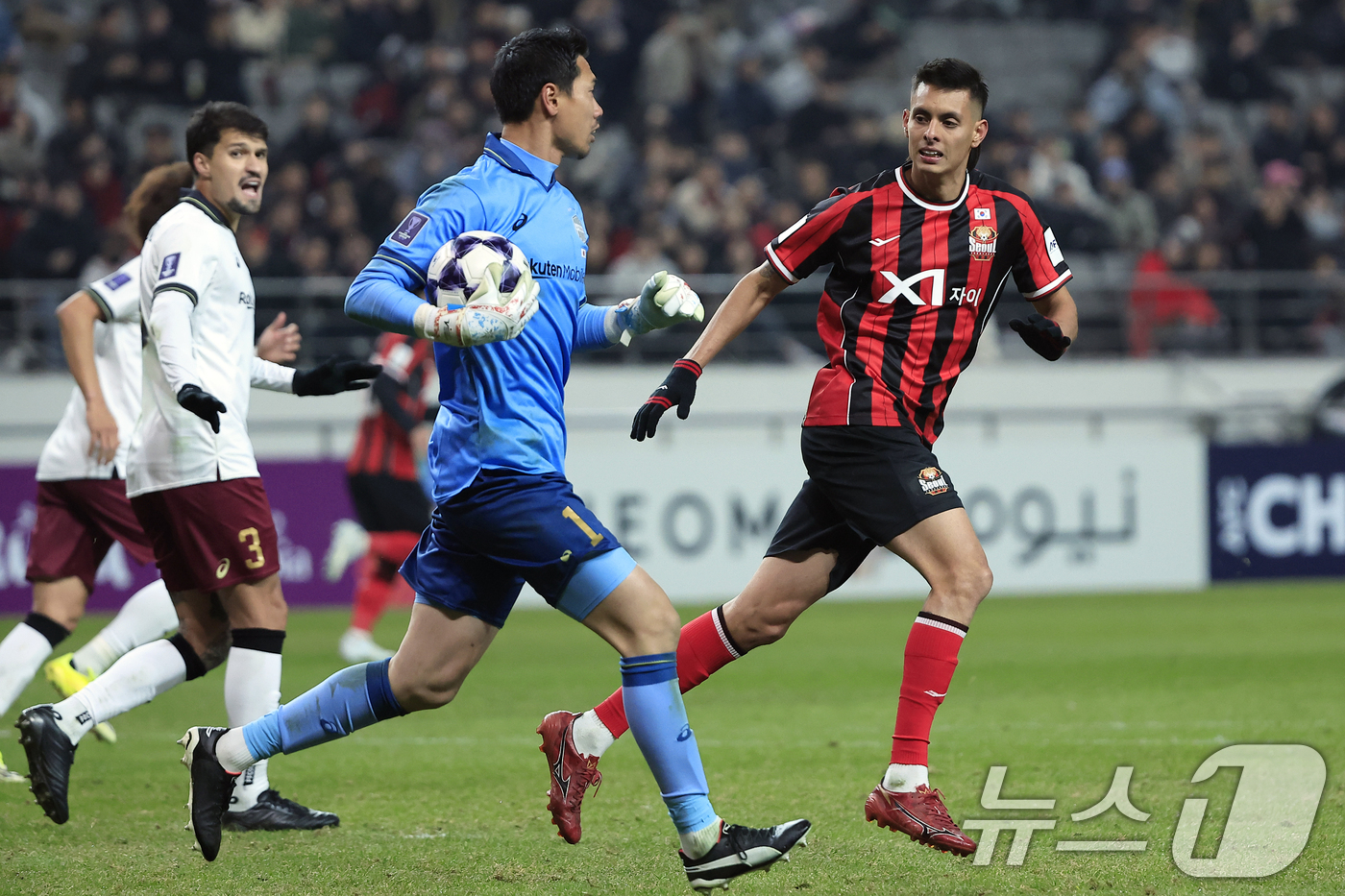 (서울=뉴스1) 박정호 기자 = 4일 오후 서울시 마포구 월드컵로 서울월드컵경기장에서 열린 아시아축구연맹(AFC) 챔피언스리그 엘리트(ACLE) 16강 1차전 FC서울과 비셀 고베 …