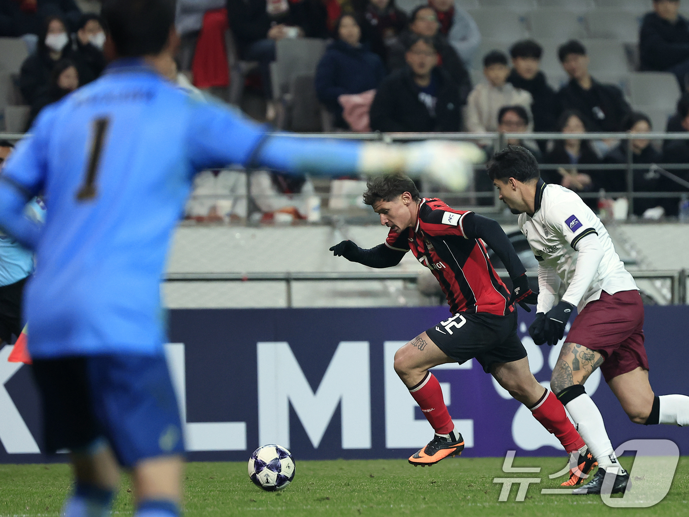 (서울=뉴스1) 박정호 기자 = 4일 오후 서울시 마포구 월드컵로 서울월드컵경기장에서 열린 아시아축구연맹(AFC) 챔피언스리그 엘리트(ACLE) 16강 1차전 FC서울과 비셀 고베 …