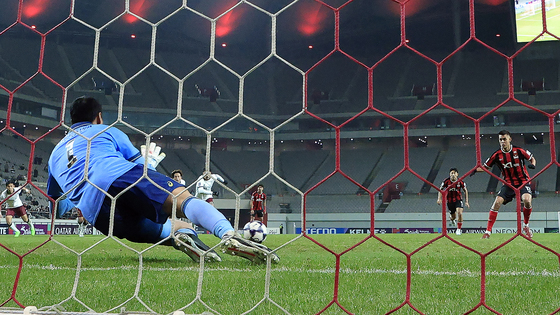 마에카와 다이야 골키퍼 선방에 막히는 후이즈의 패널티킥