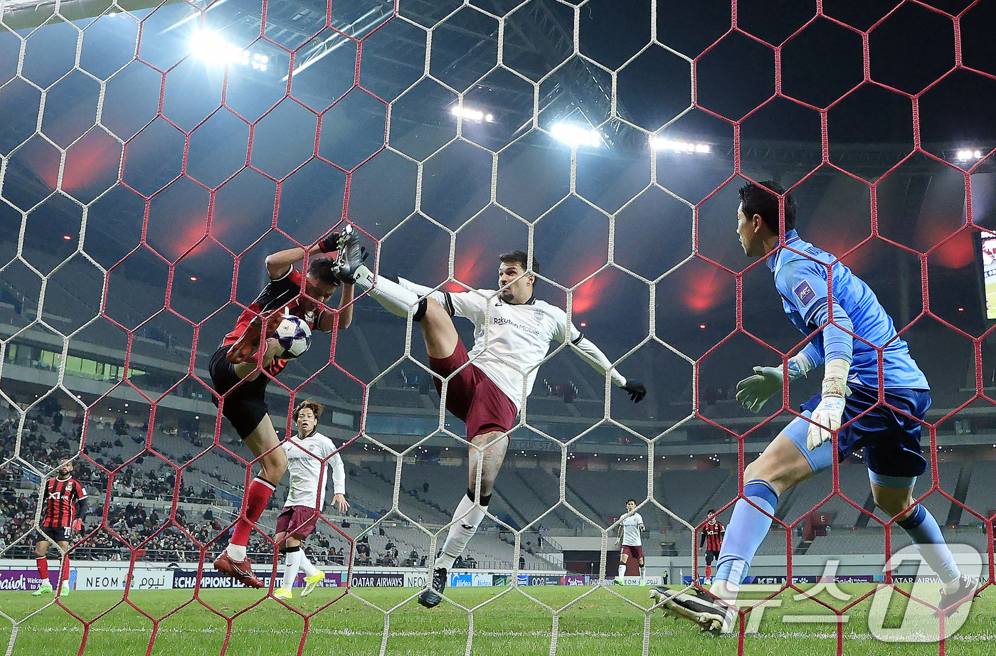 (서울=뉴스1) 박정호 기자 = 4일 오후 서울시 마포구 월드컵로 서울월드컵경기장에서 열린 아시아축구연맹(AFC) 챔피언스리그 엘리트(ACLE) 16강 1차전 FC서울과 비셀 고베 …