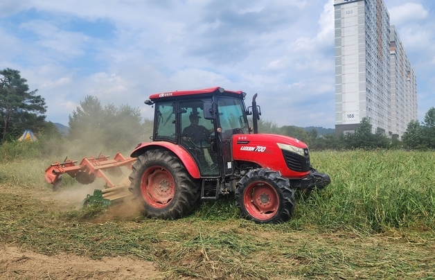 증평군, 영농철 맞아 농업기계 임대 사업 본격 가동