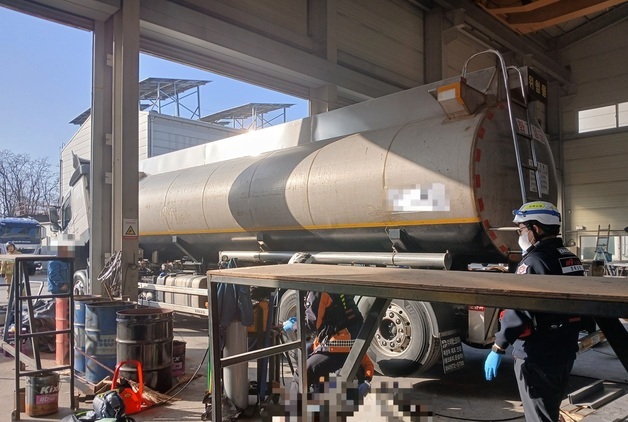 경북 칠곡서 탱크로리 용접 작업 중 유증기 폭발…2명 중·경상