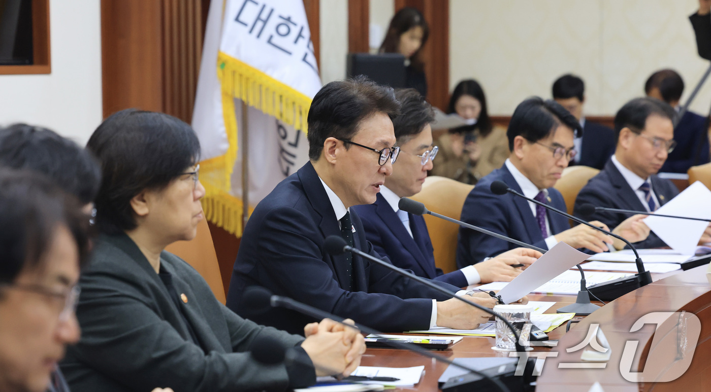 (서울=뉴스1) 임세영 기자 = 김민석 국무총리가 5일 서울 종로구 정부서울청사에서 열린 국가정책조정회의에서 모두발언을 하고 있다. 2026.3.5/뉴스1