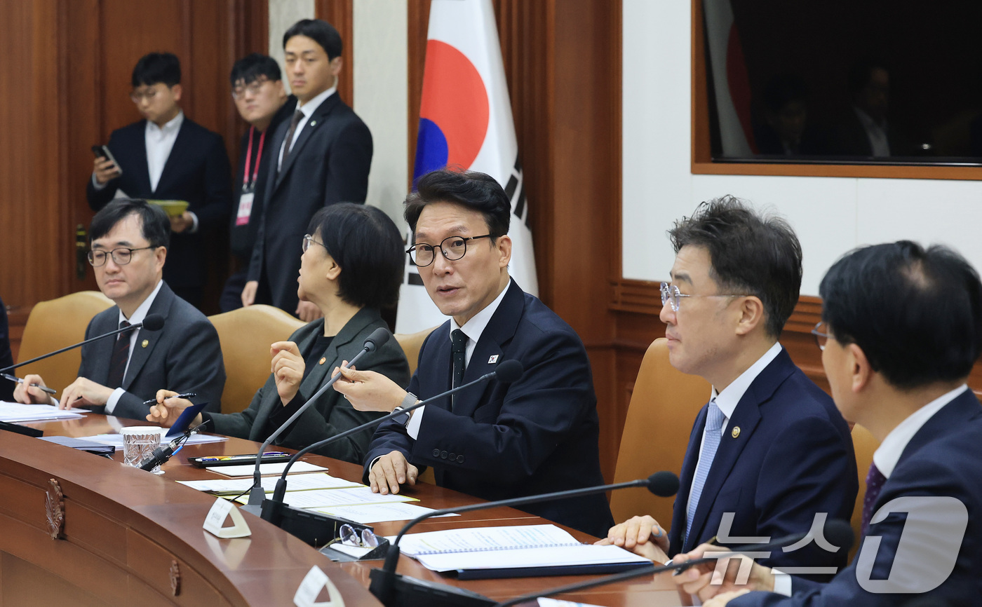 (서울=뉴스1) 임세영 기자 = 김민석 국무총리가 5일 서울 종로구 정부서울청사에서 열린 국가정책조정회의에서 모두발언을 하고 있다. 2026.3.5/뉴스1