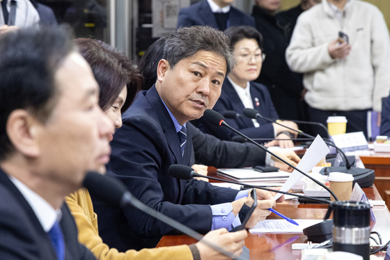 與, 중동사태 재계 간담회…"불확실성 큰 문제, 반도체 우려"