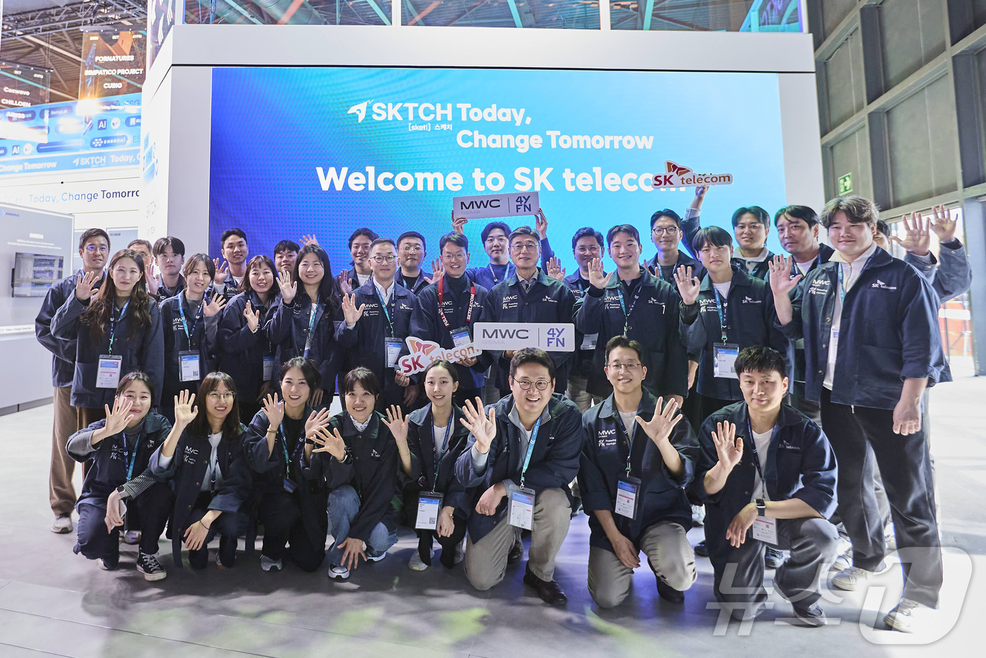 (서울=뉴스1) = SK텔레콤은 정재헌 SKT CEO가 스페인 바르셀로나에서 열리고 있는 세계 최대 모바일 박람회 MWC26에서 국내 스타트업 대표들을 만나 ‘AI 동반자’가 될 …