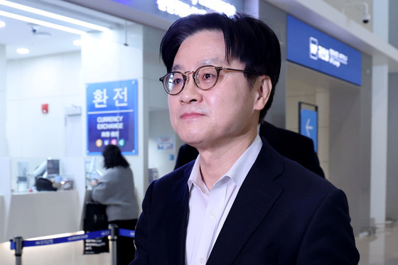 잠수함 수주 지원 위해 출국하는 김정관 장관