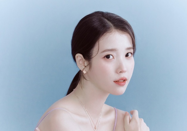 핑크빛 아이유, 요정인 줄 알았어요 [N화보]