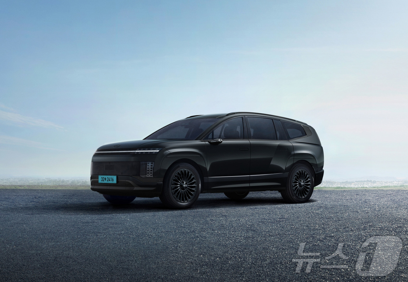 (서울=뉴스1) = 현대자동차가 전동화 대형 SUV 아이오닉 9의 연식 변경 모델인 ‘2027 아이오닉 9’을 5일 출시하고 본격적인 판매를 시작한다고 밝혔다. 사진은 2027 아 …