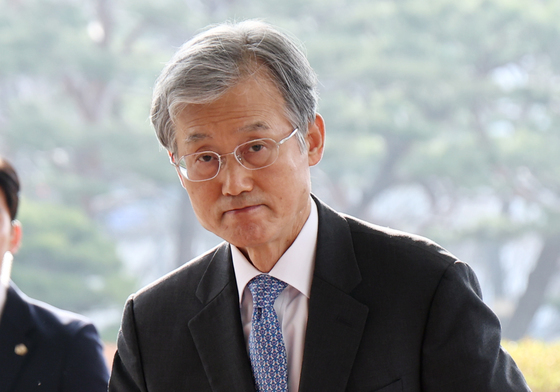 대법원 들어서는 조희대 대법원장