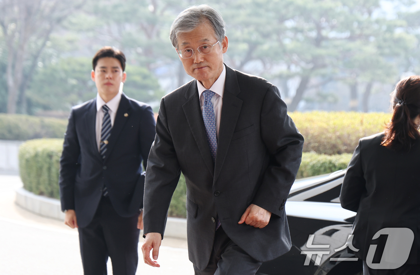 (서울=뉴스1) 김명섭 기자 = 조희대 대법원장이 5일 오전 서울 서초구 대법원으로 출근하고 있다.  2026.3.5/뉴스1