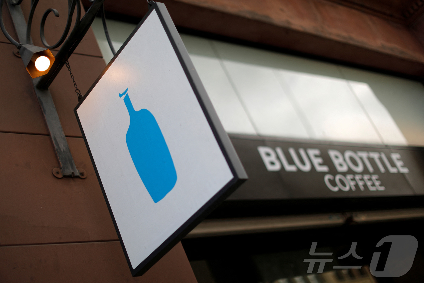 (로스앤젤레스 로이터=뉴스1) 윤다정 기자 = 블룸버그는 4일(현지시간) 소식통을 인용해 중국 루이싱커피가 네슬레 블루보틀 인수 협상 막바지 단계에 돌입했다고 보도했다. 사진은 미 …