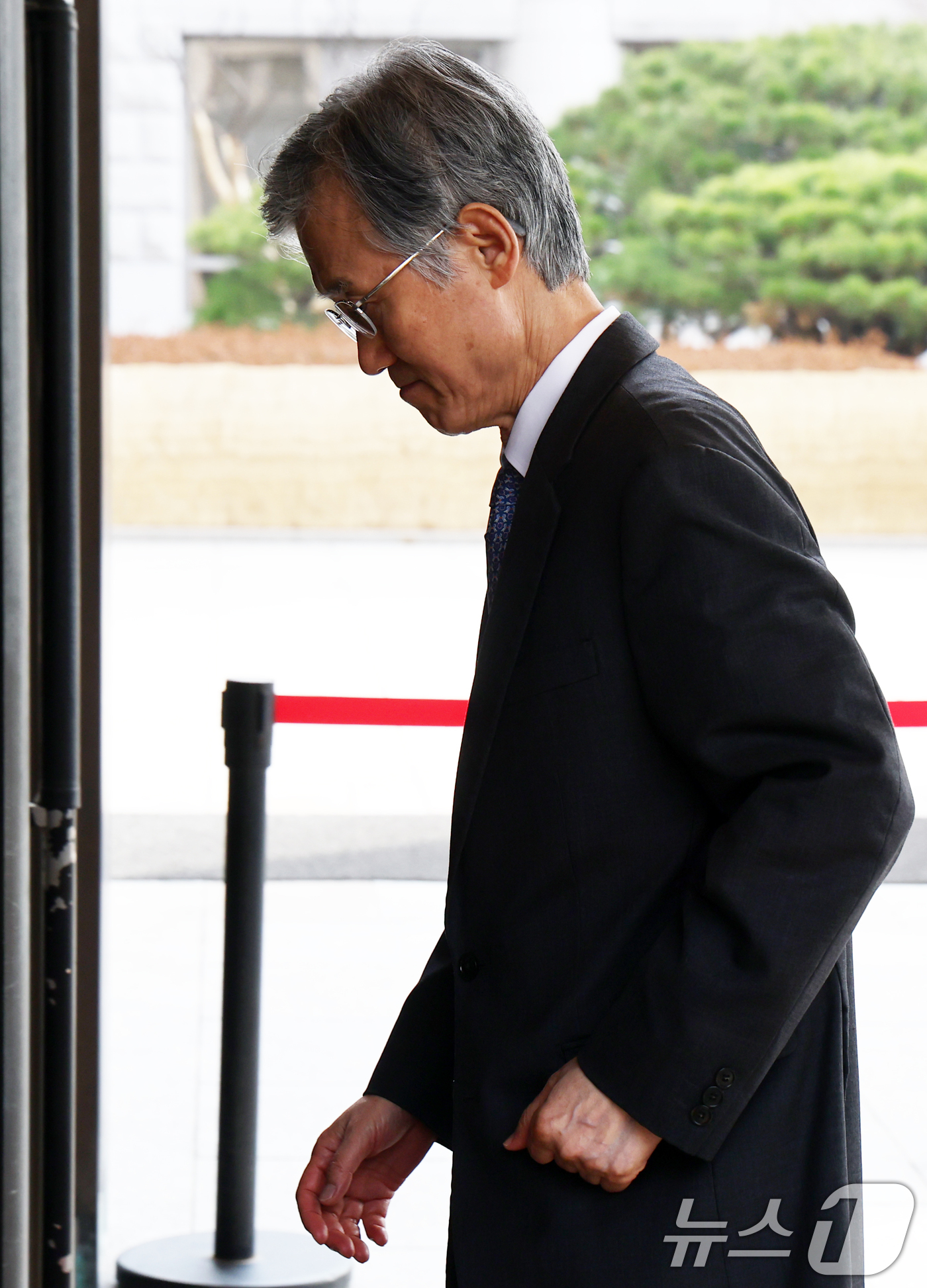 (서울=뉴스1) 김명섭 기자 = 조희대 대법원장이 5일 오전 서울 서초구 대법원으로 출근하고 있다.  2026.3.5/뉴스1