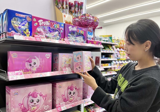 티니핑·포켓몬·헬로키티…편의점 화이트데이 '캐릭터 전쟁' 개막