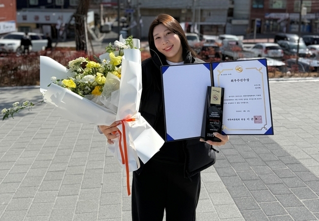 괴산군청 여자씨름단 김다영 '2025 최우수선수상' 수상