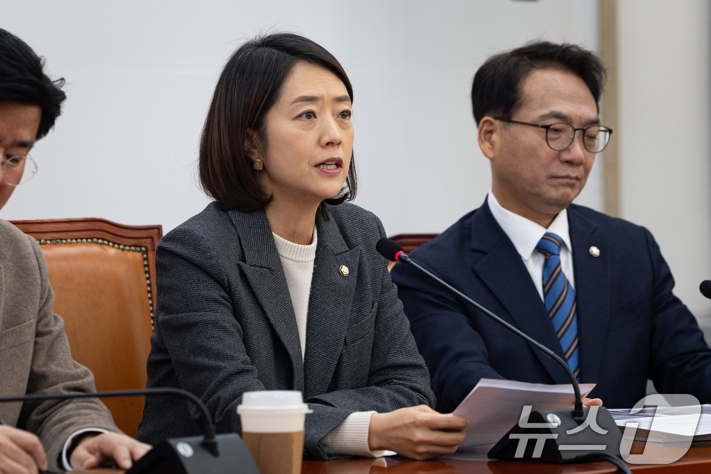 (서울=뉴스1) 유승관 기자 = 고민정 더불어민주당 교육위 정조위원장이 5일 서울 여의도 국회에서 열린 정책조정회의에서 모두 발언을 하고 있다. 2026.3.5/뉴스1