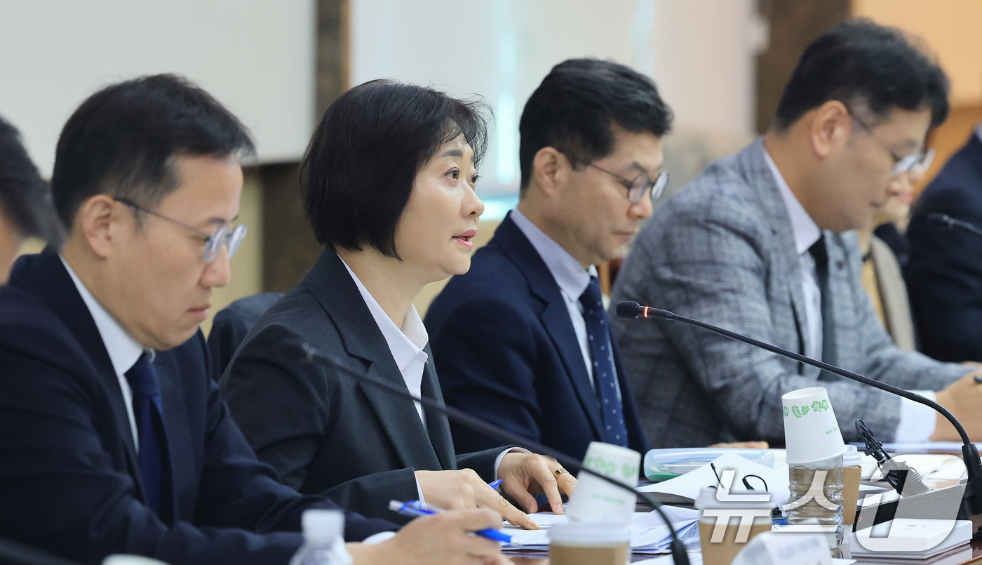 (서울=뉴스1) 임세영 기자 = 이스란 보건복지부 제1차관이 5일 서울 종로구 정부서울청사에서 열린 제3차 통합돌봄정책위원회에서 모두발언을 하고 있다. 2026.3.5/뉴스1