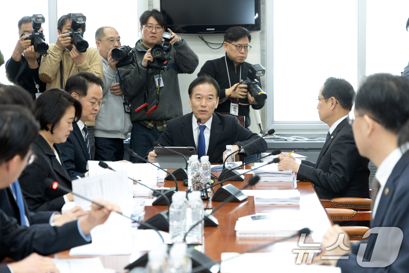 (서울=뉴스1) 이승배 기자 = 5일 서울 여의도 국회에서 열린 대미투자특별법 처리를 위한 특별위원회 제2차 법안심사소위원회에서 정태호 법안심사소위원장이 의사진행을 하고 있다. 2 …