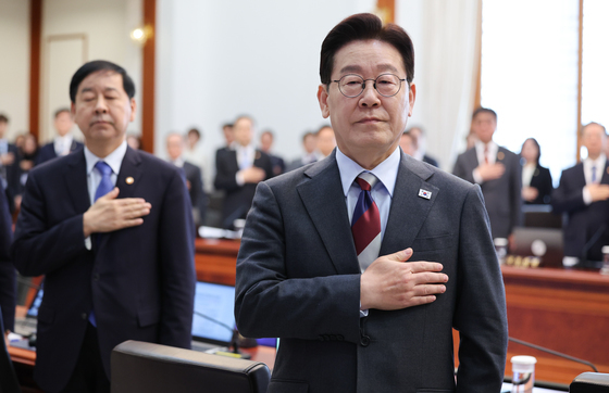 李대통령 "아침·저녁 다른 휘발유값…매점매석·폭리 강력 단속"