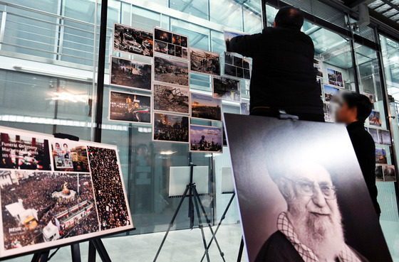 이란 현지 피해 사진 게시하는 대사관 직원들