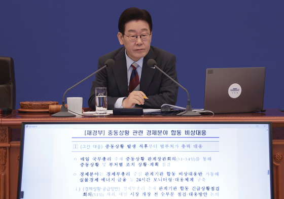 생각에 잠긴 이재명 대통령