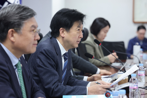 업무보고 발언하는 오기형 위원장