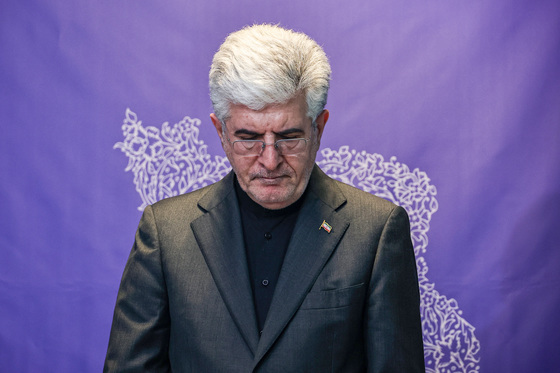 묵념하는 사이드 쿠제치 주한 이란 대사